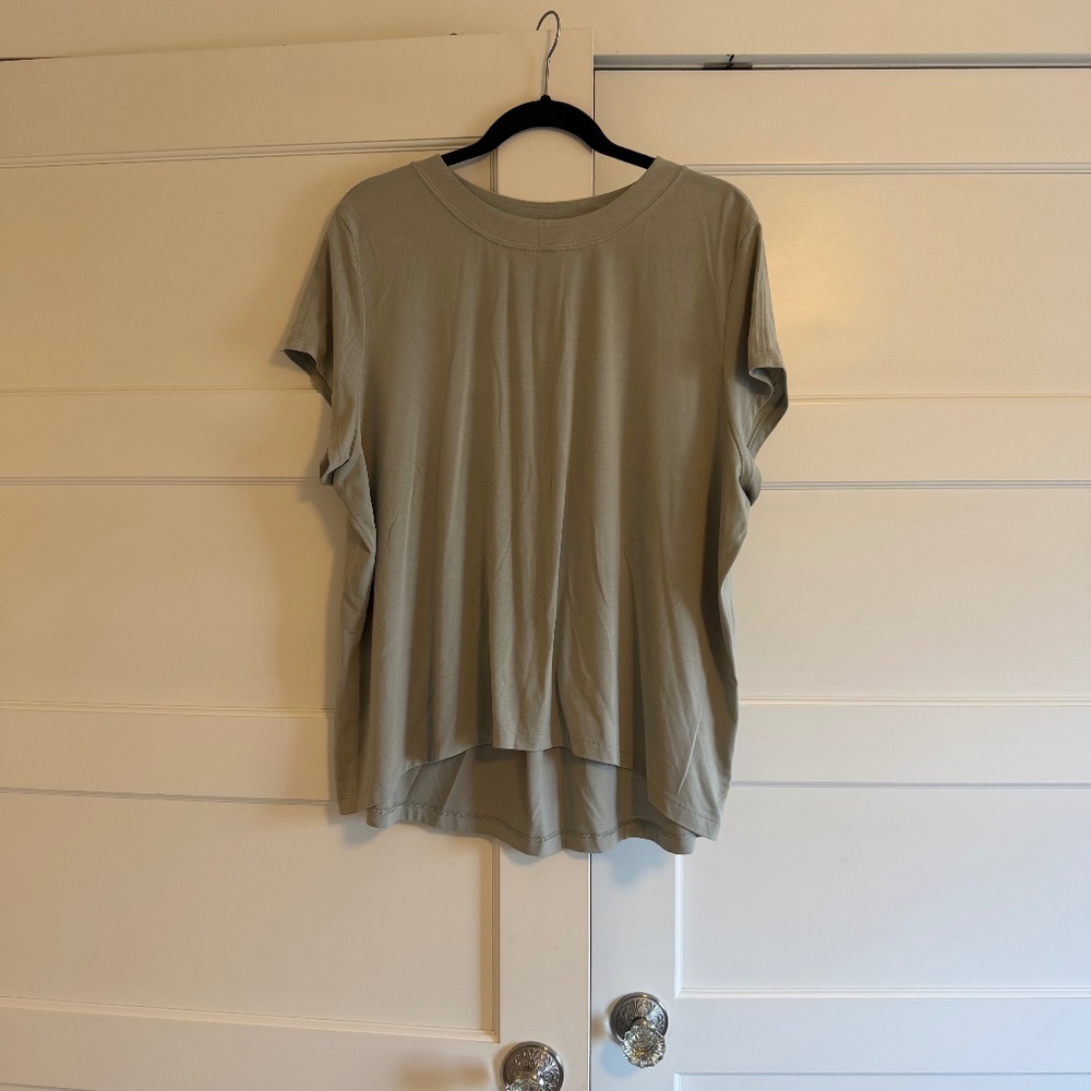 Athleta short sleeve T-shirt: M